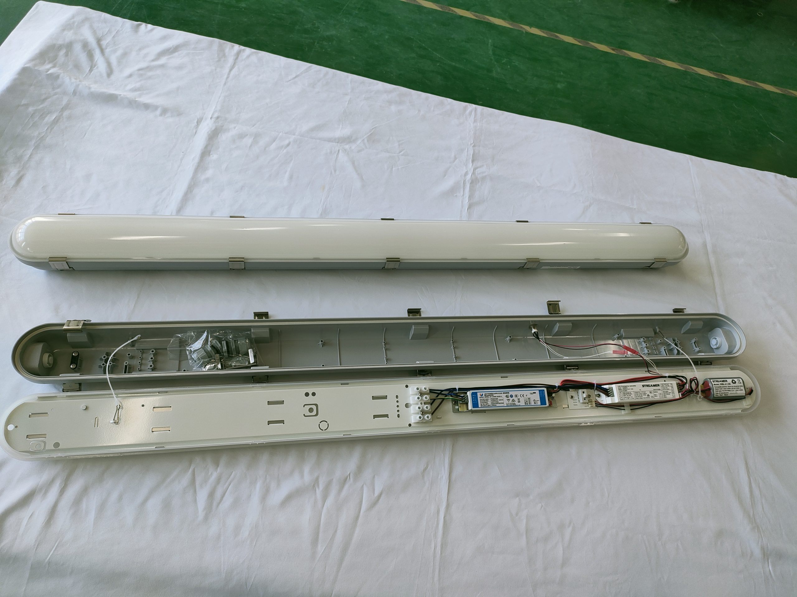 LED Batten Emergency - 36W - CCT Switch - IP65 - Image 4