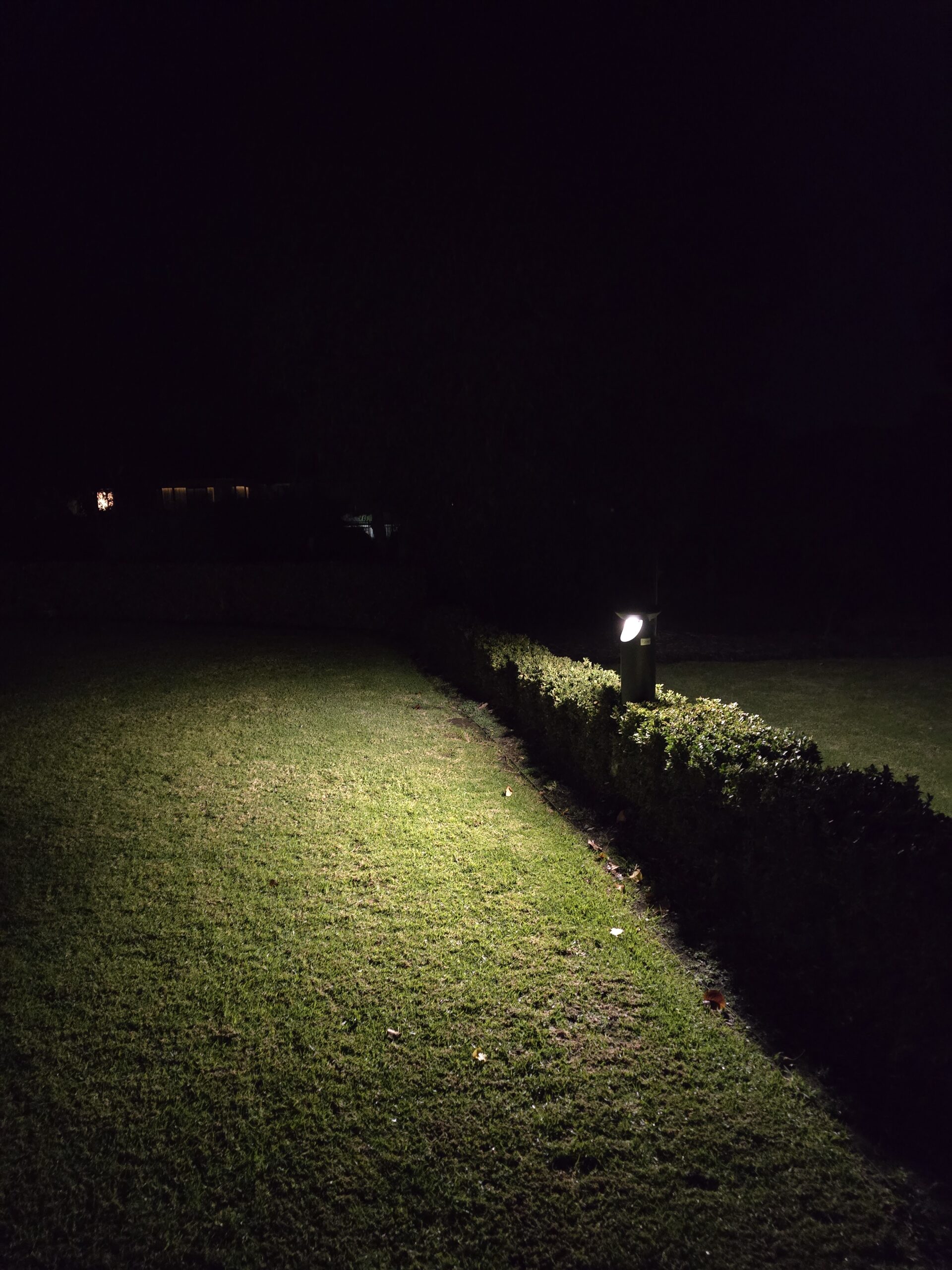 Solar Bollard Light - 230mm diameter x 920mm high - 3W - 4000K - Image 5